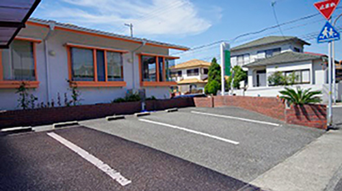 駐車場３台分あります。